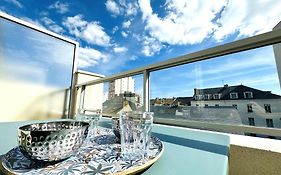Appartement Renove Avec Gout Et Idealement Situe A Deux Pas Du Remblai